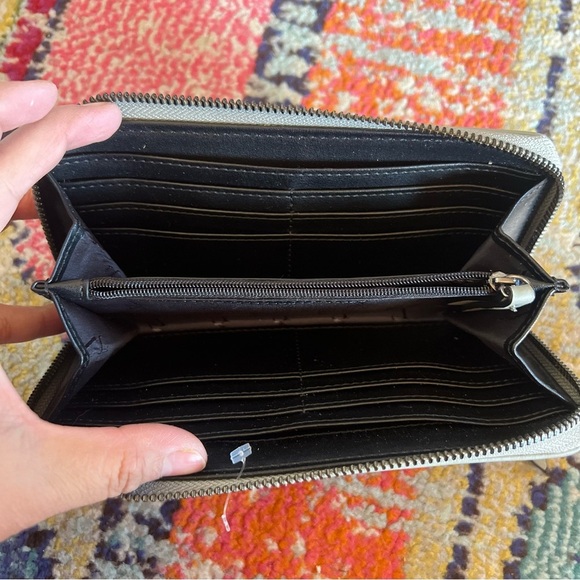 Simply Vera Vera Wang Signature RFID-Blocking Wallet - Picture 6 of 6